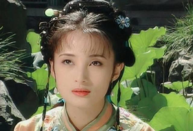 第三位:唐艺昕   1989年出生于四川遂宁市的唐艺昕,毕业于重庆大学.