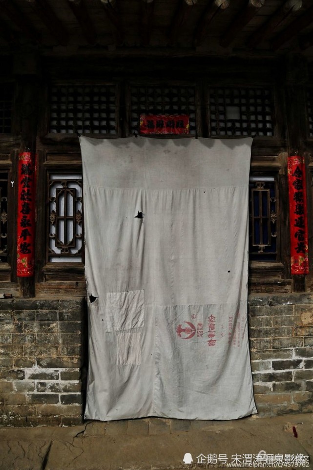 门帘是陕北窑洞建筑上最为重要的装饰物之一