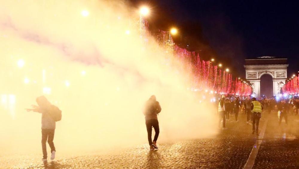 法国黄背心人数锐减 但最暴力者继续战斗