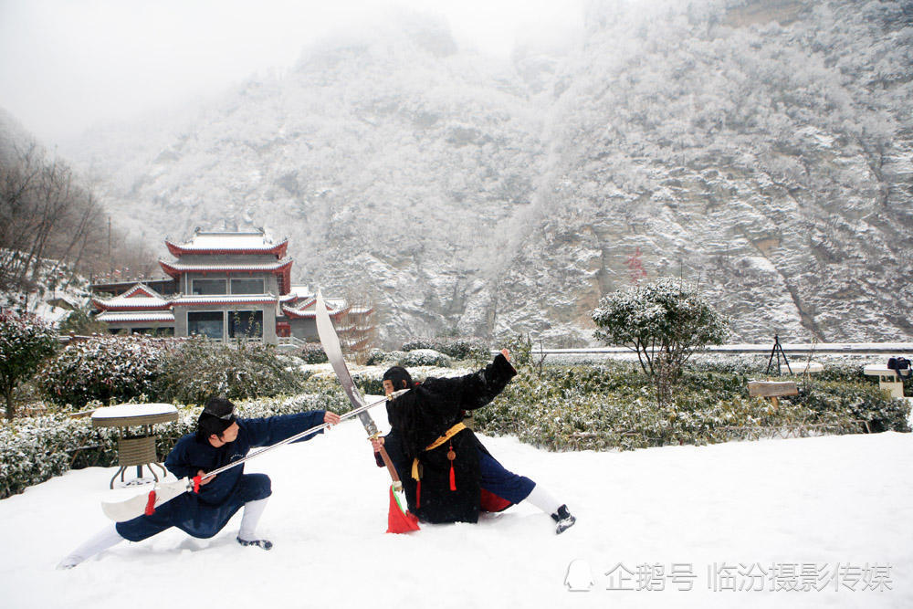 寒冬天 去五当山感受大雪中的景色 漂亮的树挂,冰凌,雪花很美