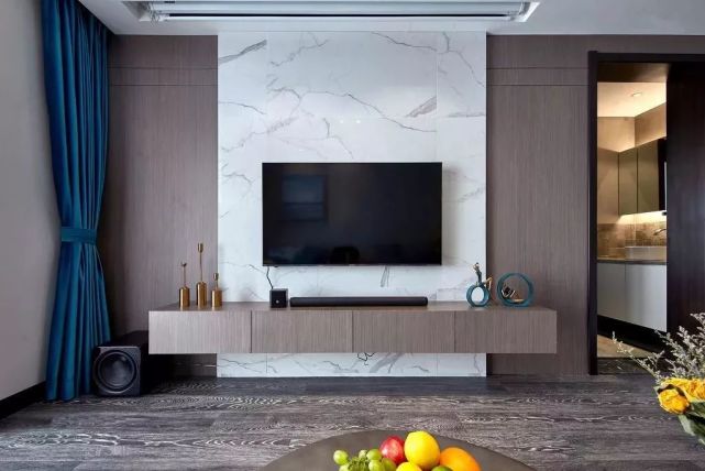 由于大理石的价格不菲,所以做电视背景墙的时候,可以根据电视的尺寸