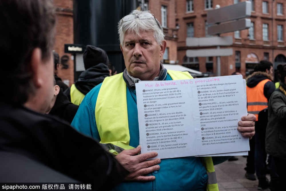 法黄背心运动仍继续 抗议者 自残抗议警察暴