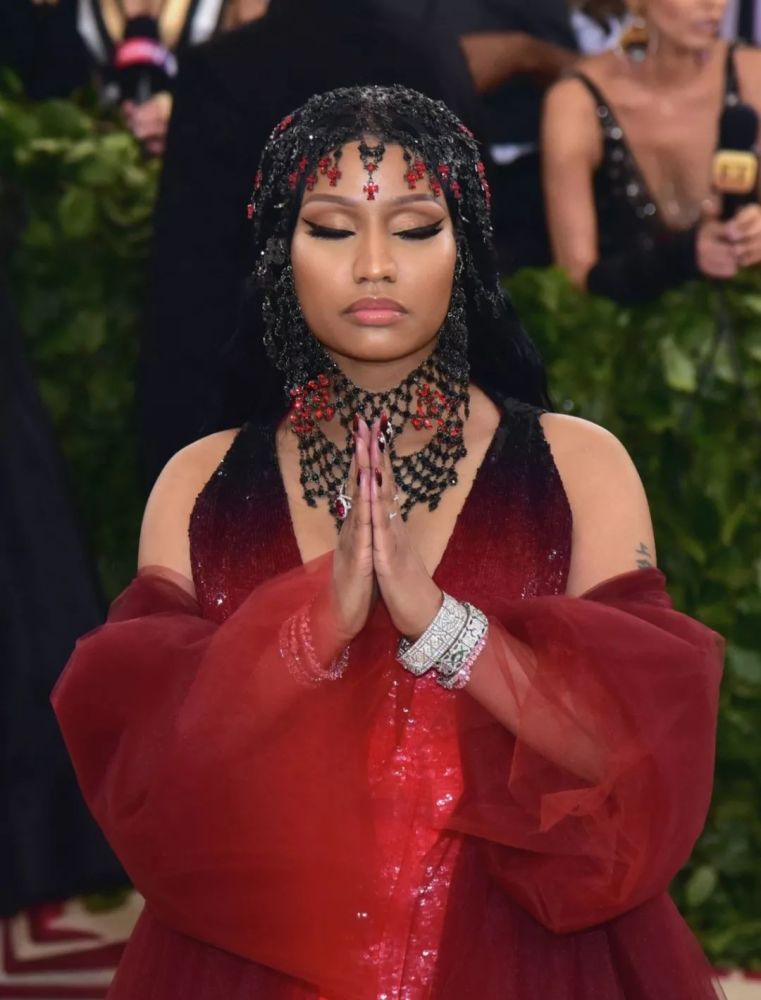 如懿nicki minaj宣布收养doja cat的孩子!