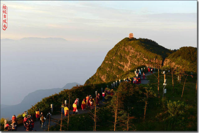 峨眉山新十景之一的万佛朝宗万佛顶