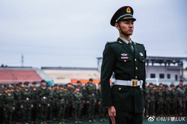 朱婷头号粉丝美声少年陆宇鹏 人称“花无缺”以前是位排球运动员