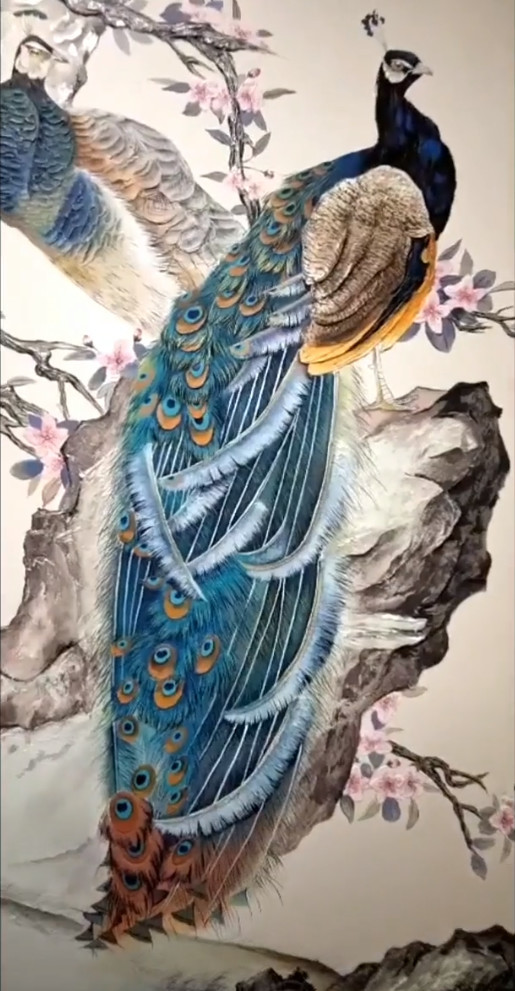美术大佬墙绘孔雀,整幅作品栩栩如生,网友:有时间来我