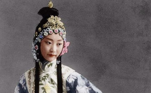 为了升官发财的汉奸,把女儿送给了日本人,还活