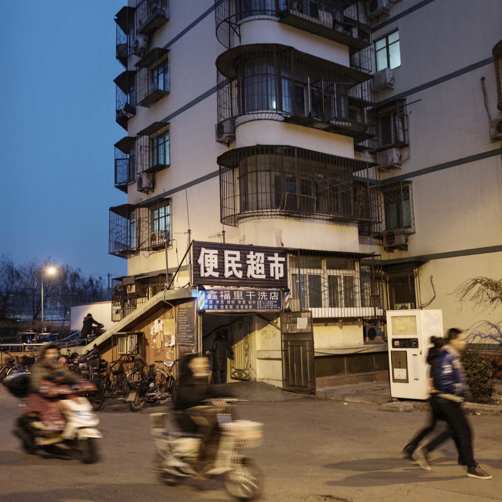 外国人拍摄北京地下防空洞,一群"鼠族"的日常生活