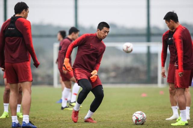 国足提交亚洲杯名单暂无张鹭 里皮将带24人开