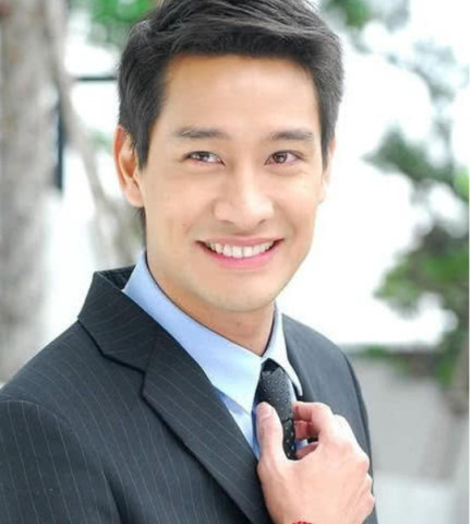 他是天使之争的浩宁,泰国最帅男演员,40岁无人嫁只因