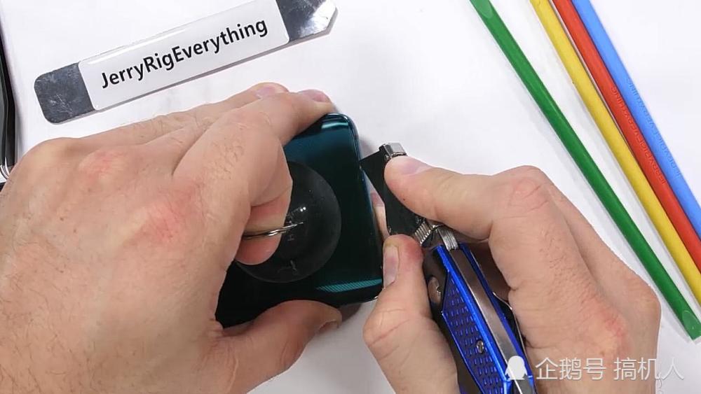 美国评测人拆解完华为Mate20Pro惋惜:替美国