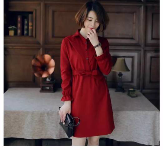 不看会吃亏!酒红色这么穿,衣服没醉男人都看醉
