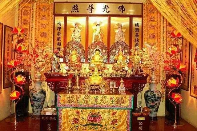 家中设佛坛,供养佛菩萨,到底对家人有什么功德利益呢?