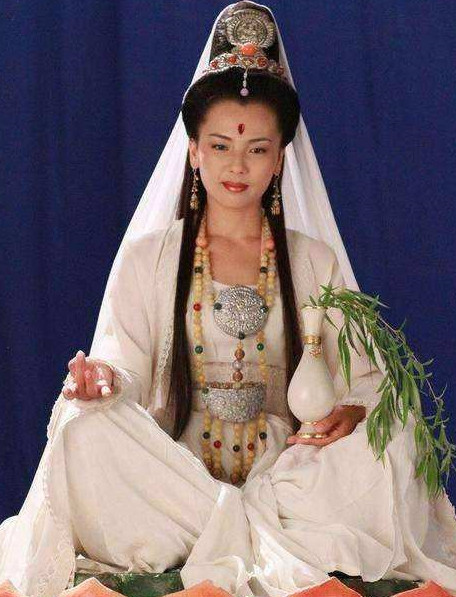 那些年扮演过观音菩萨的女星,赵雅芝很端庄,而她是最