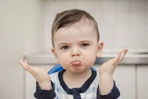 宝宝爱晃脑袋,宝妈误以为是缺钙,去医院检查才