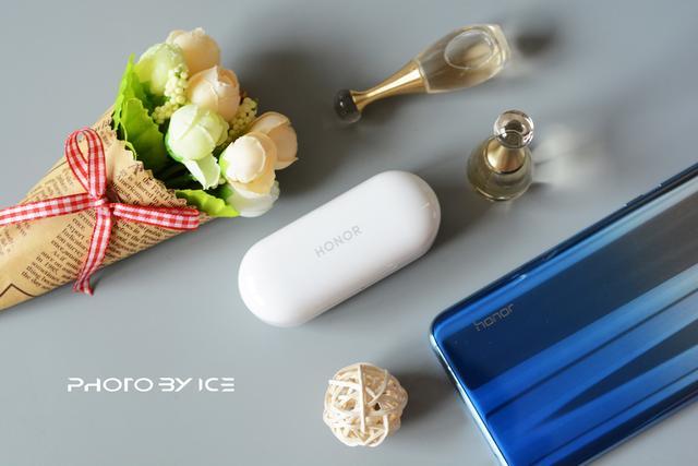 青春个性好音质 真无线荣耀FlyPods青春版蓝牙