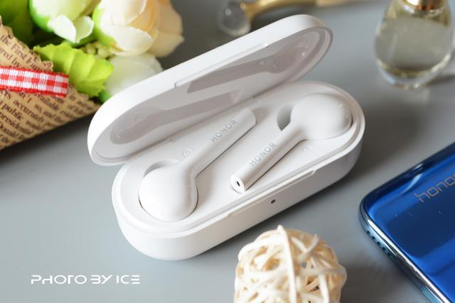 青春个性好音质 真无线荣耀FlyPods青春版蓝牙