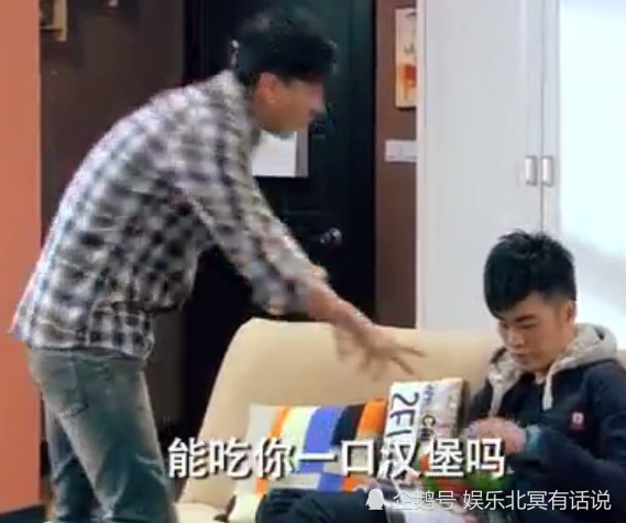 爱情公寓:曾小贤吃汉堡成表情包,有谁注意张伟的动作?