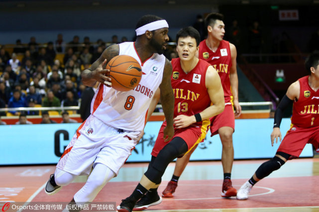 亚博：山东力克吉林终结7连败 陶汉林26分劳森28+9+13