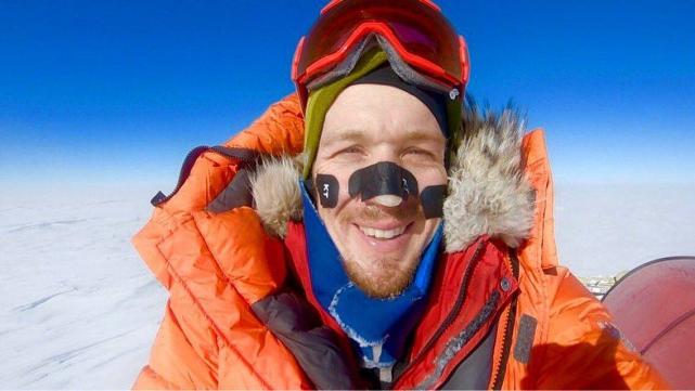 徒步54天跋涉1500公里 美国小伙成独自穿越南极第一人