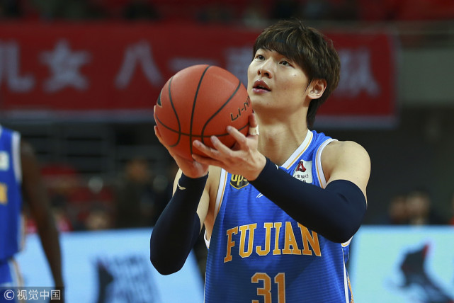 王哲林4.9秒准绝杀救主 别再质疑!这是他高光一