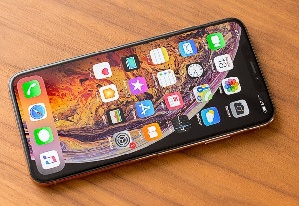 专利显示苹果准备打造可折叠iPhone 可向内向