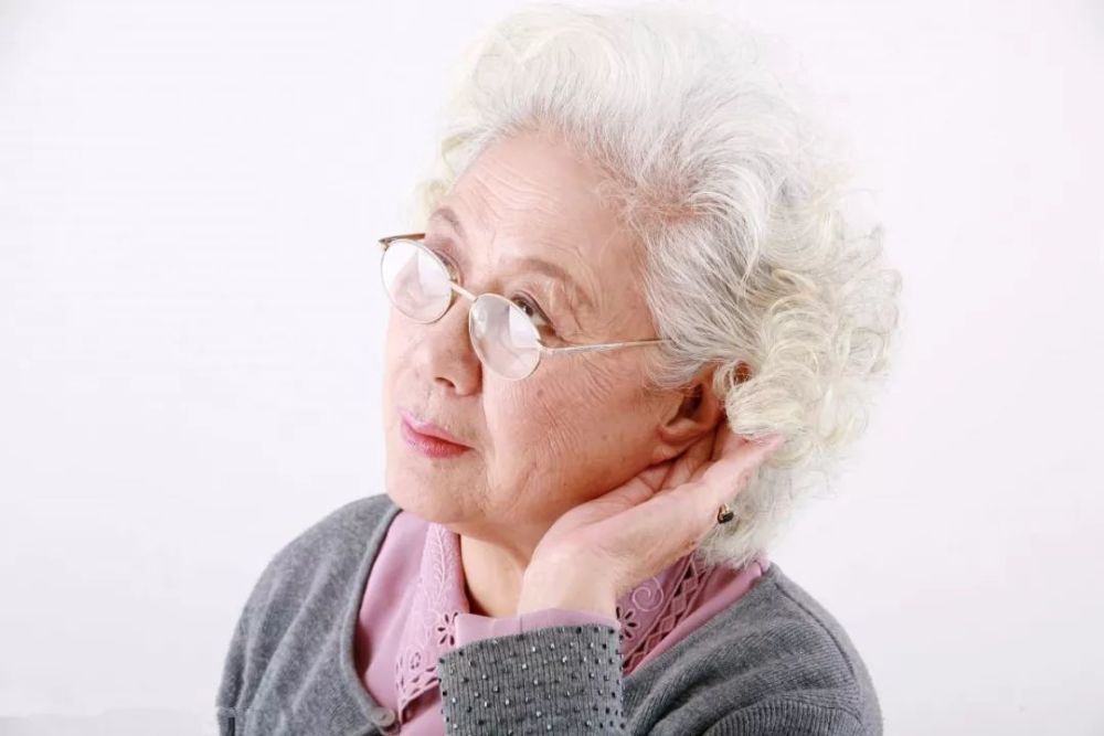 掉头发、头发变白是怎么回事?