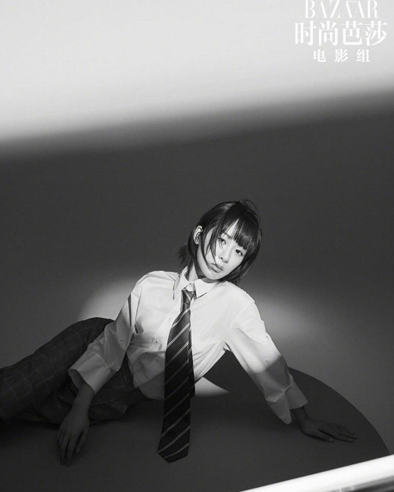 杨紫时尚芭莎,2018年和2015年简直判落两人!一言难尽!