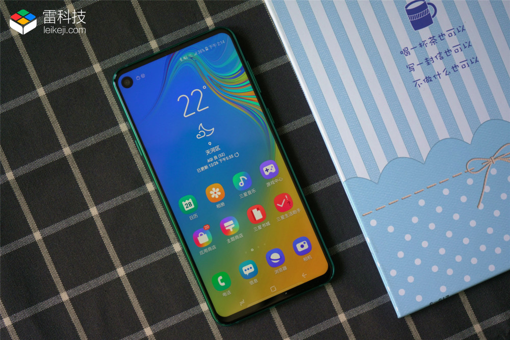 三星A8s评测:除了黑瞳全视屏 它的亮点其实还