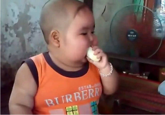 5岁孩子体重达90斤,妈妈带去医院,医生检查完