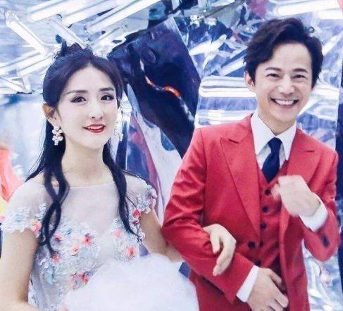何炅.婚纱照_何炅老婆王菁婚纱照(2)