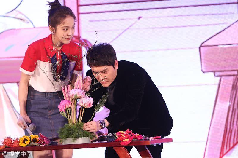 冯绍峰宣布赵丽颖怀孕,被曝生完孩子后再补拍