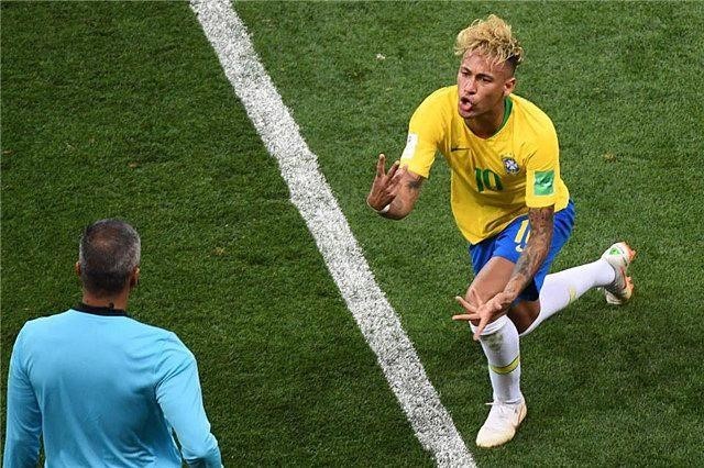 2018足坛最大变革:争议中的黑科技 世界杯翻云