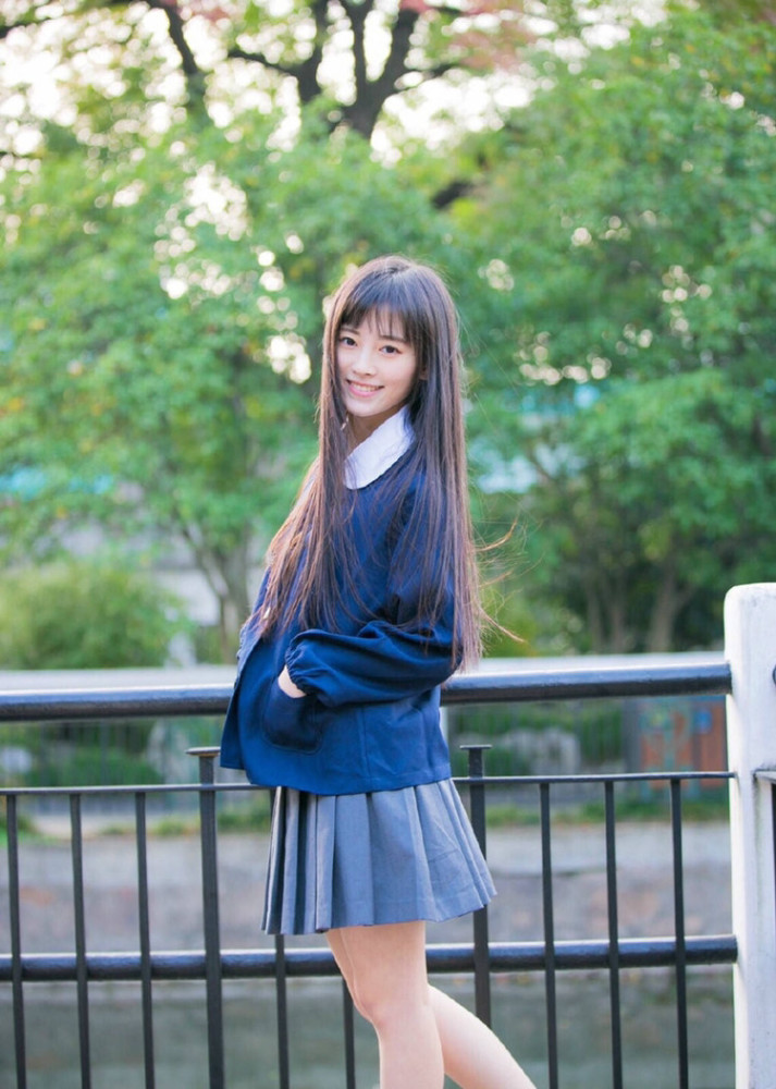鞠婧祎,吴宣仪,杨超越,迪丽热巴,谁的黑长直更清纯温婉?