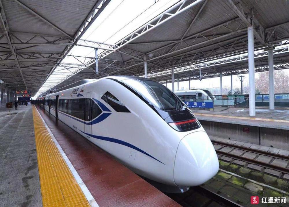 成灌铁路公交化动车组天府号上线 发车间隔将