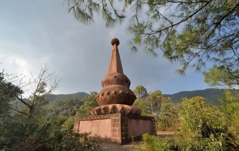 昙华山景区位于大姚县境中部,距县城45公里,国土面积197.