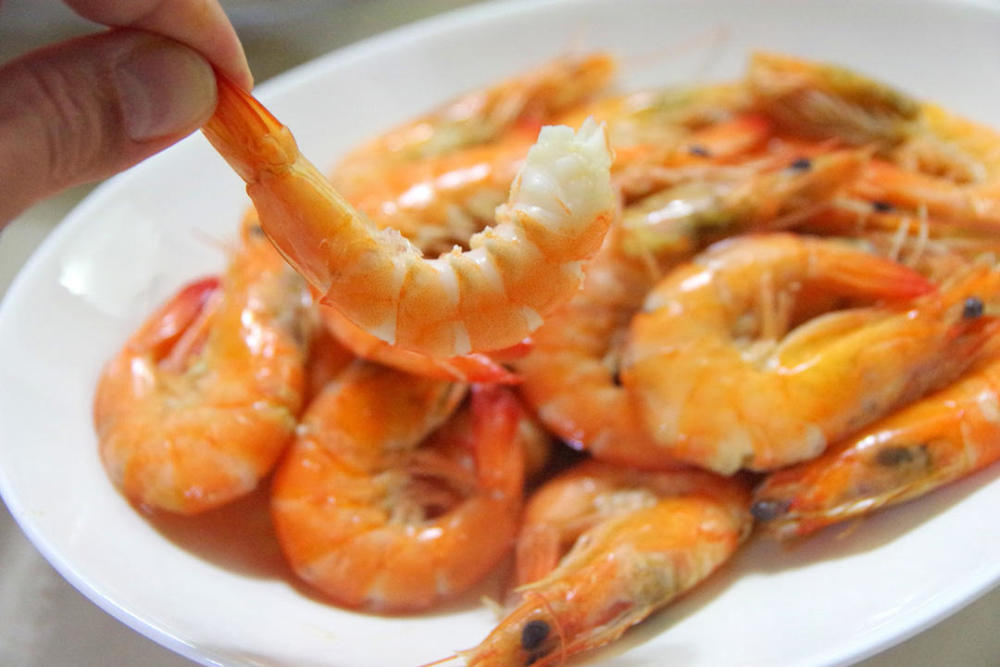 煮虾时,万万别直接下锅煮,多加"这1步",虾肉没腥味还