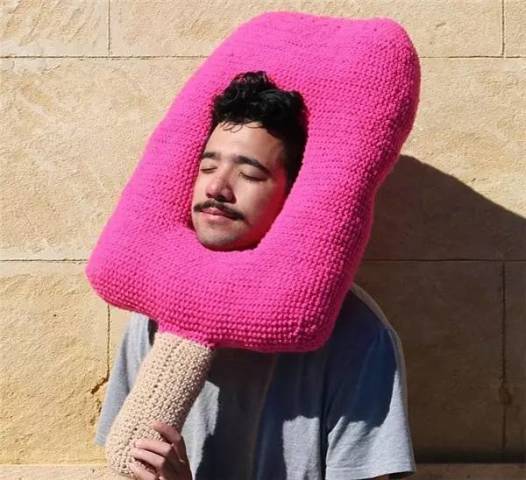 【用生命在创作】吃货小哥迷上织毛线后,整个