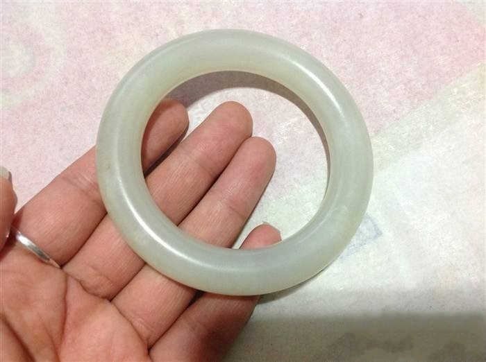 中国游客去新加坡买珠宝,本以为占了便宜,回国