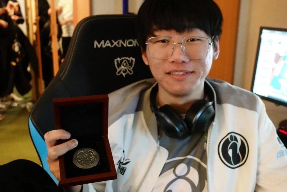 iG的夺冠:中国粉丝苦等8年的高光时刻