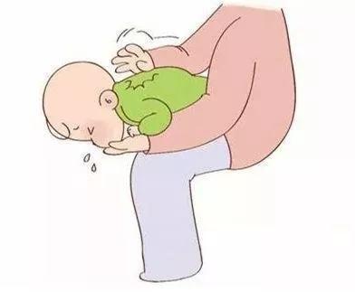 宝宝呛奶紧急情况急救方法,新手父母必学技能