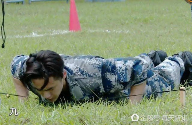 蒋劲夫成真正男子汉,2分钟130个仰卧起坐夺魁