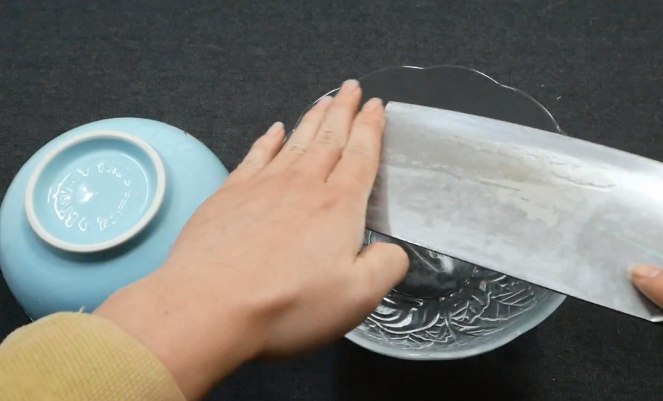 50年厨师长告诉你，菜刀钝了用它磨一磨，立马锋利如新