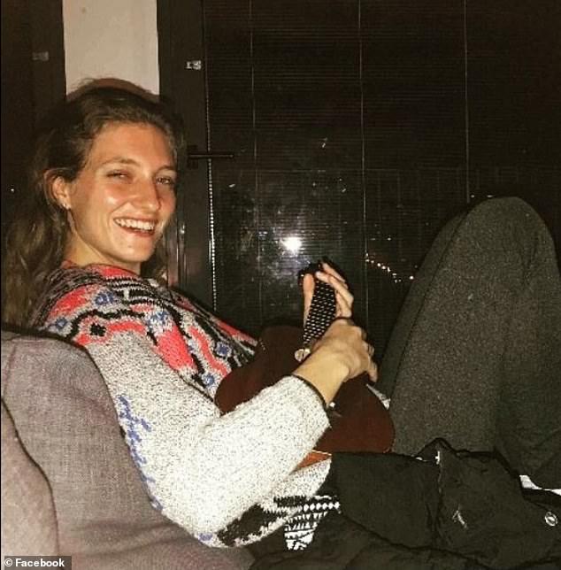 6月婴孩洗澡溺亡,母亲称她自己去了厕所就溺