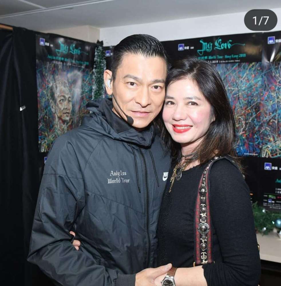 刘德华因流感宣布取消全部演唱会，他病发前朱丽倩轻松带女儿逛街