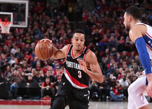 31日综述:詹姆斯缺阵湖人复仇国王 韦少低迷雷