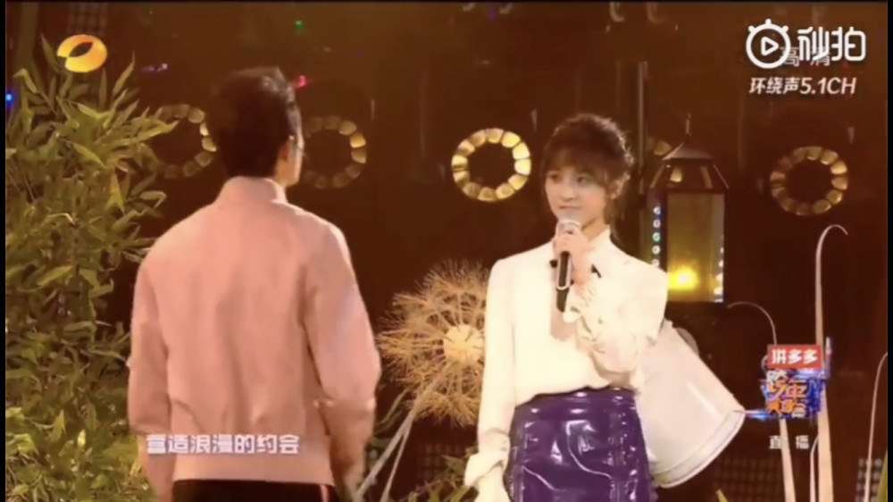 湖南跨年怎么了?王鹤棣假唱沈月笑场，何炅话筒没声，谢娜更尴尬