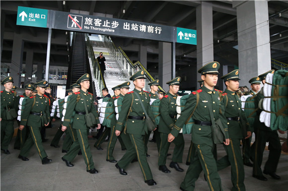 回营过元旦 重庆万州武警喜迎新兵入营