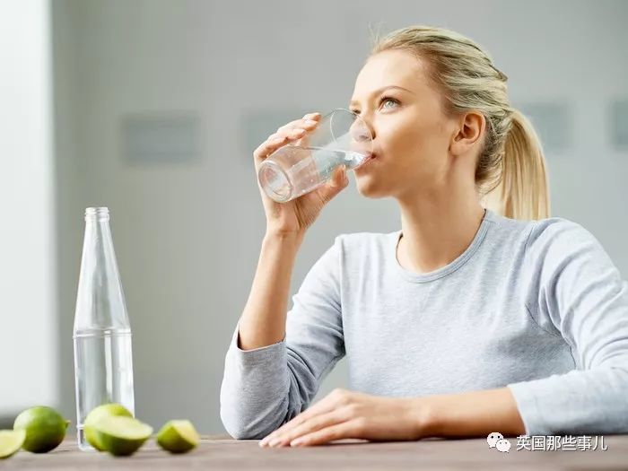 世界上有这么一群不爱喝水的人,为了不喝水还