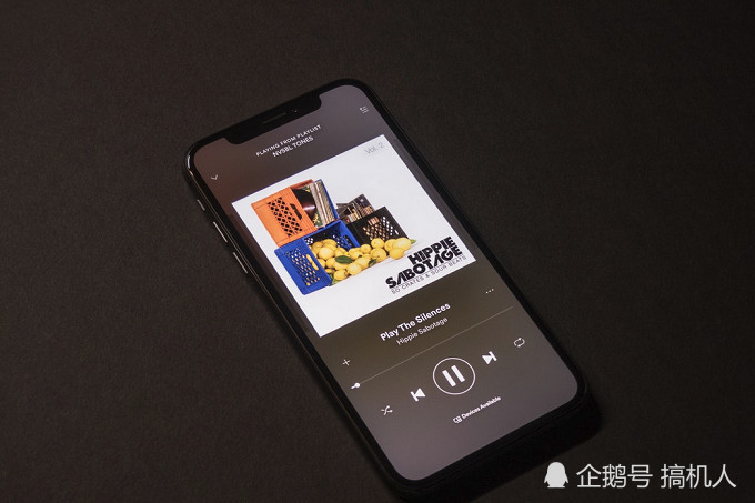 华为员工用iPhone发推特被抓现行 网友:小编已